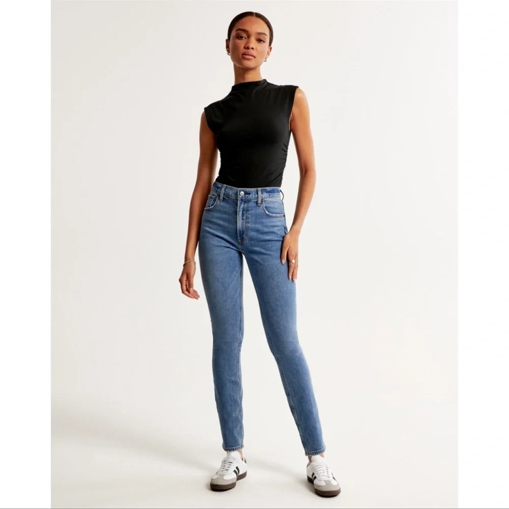 ABERCROMBIE & FITCH The Skinny High Rise Jean